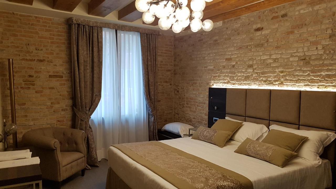 Deluxe Zimmer mit Kingsize-Bett